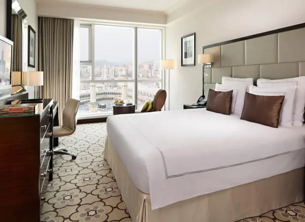 Swissôtel Makkah, Quad with Kaaba view - Image 4